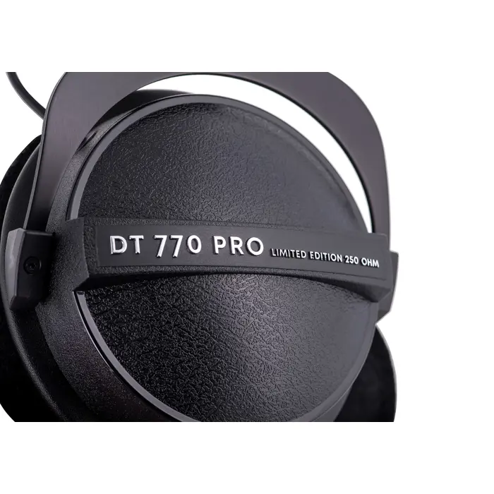 beyerdynamic-dt-770-pro-250-ohm-black-limited-edition-closed-76926-misbyeslu0012.webp