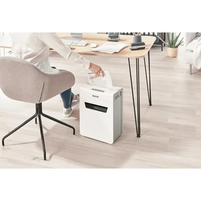 leitz-shredder-iq-protect-premium-8x-p4-8-sheets-14-l-basket-49250-biuleinis0016.webp