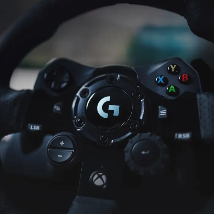 logitech-g-g923-racing-wheel-and-pedals-for-xbox-xs-xbox-one-77347-gamlogkon0009.webp