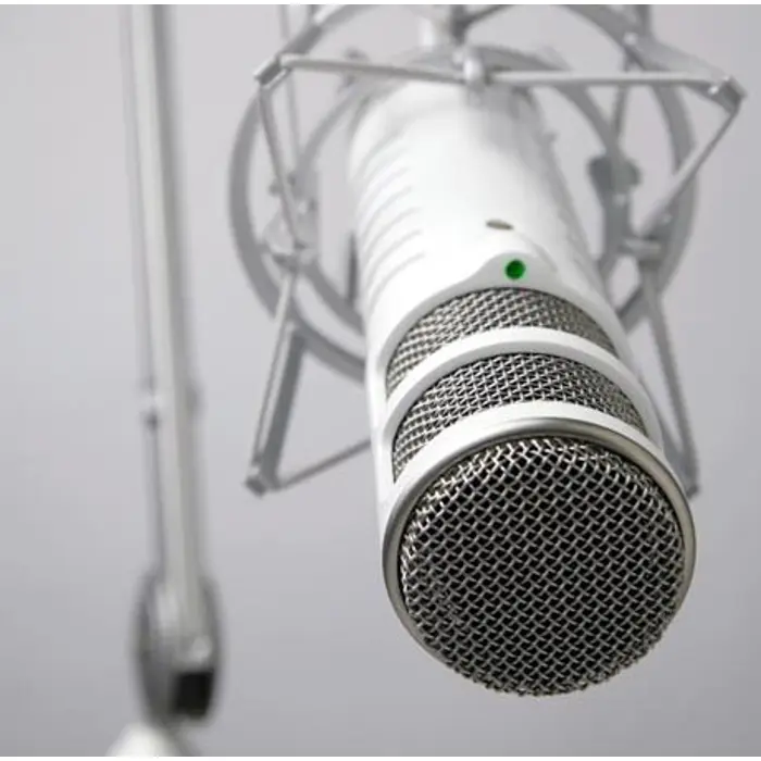 rode-podcaster-grey-stageperformance-microphone-42913-misrdemik0032.webp