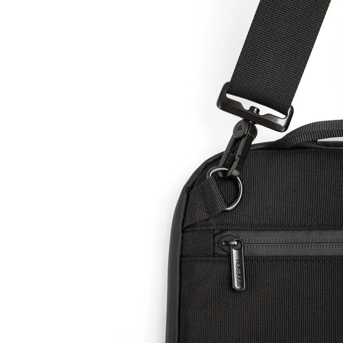 xd-design-laptop-bag-executive-14-pn-p706221-88299-tpexddtor0002.webp